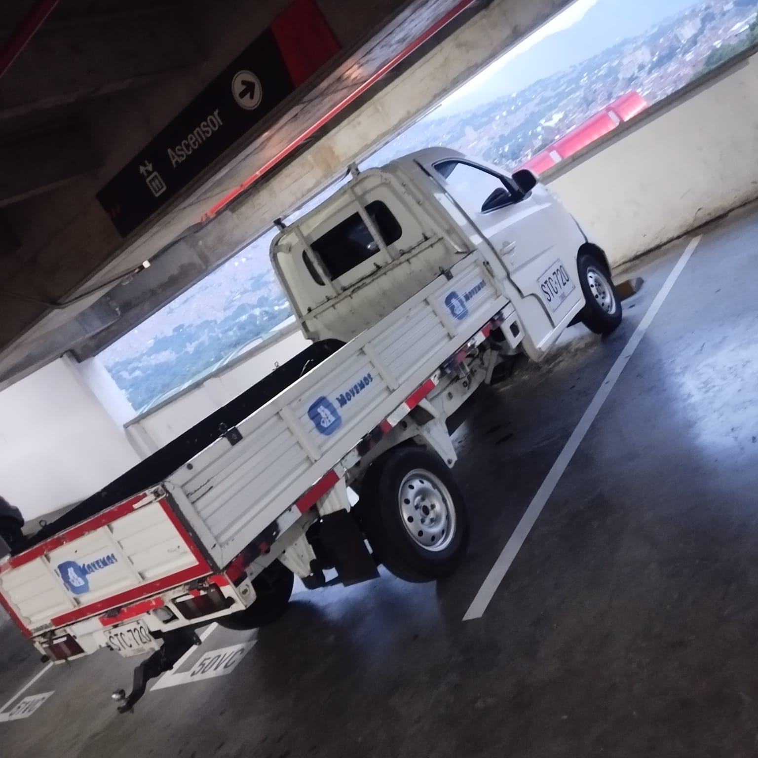 Camioneta Platón Changan para transporte de materiales en Medellín